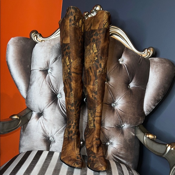 THIGH-HIGH LUXE BLACK STRETCH FABRIC BOOTS 🖤👢 - Picture 6 of 7